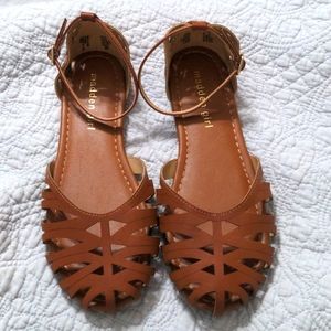 Madden Girls size 5 sandals Cognac color